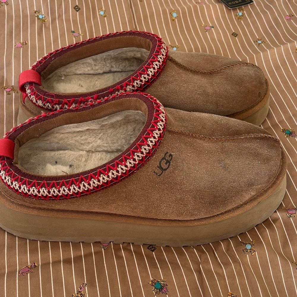 UGG Men's Tan Indoor Outdoor Slippers with Red Accent - Picture 3 of 7